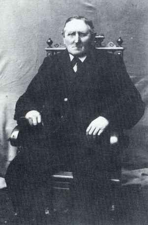 Kirchen- und Mühlenbauer Temmen (Püngel) geb. in Werpeloh am 18.07.1829, Erbauer der Kirche in Werpeloh, Landwirt und Viehheilpraktiker. Der genannte galt als ungewöhnliche Erscheinung und war bekannt als „Spökenkieker“.